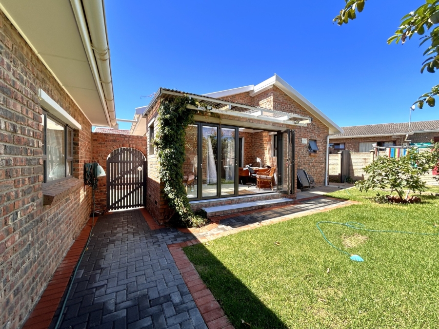 3 Bedroom Property for Sale in Wavecrest Eastern Cape